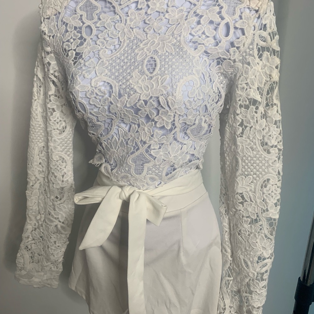 Women's White Lace Long-Sleeve Top